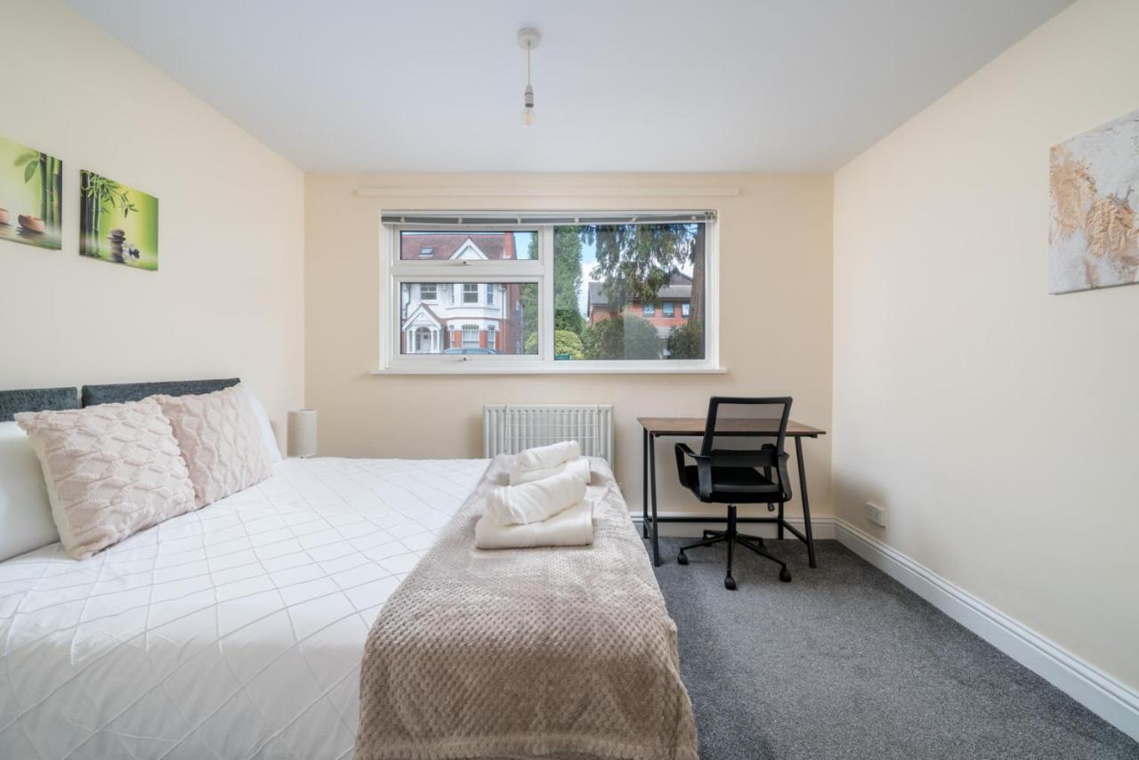 Redhill Surrey 2 Bedroom Pet Friendly Apartment By Sublime Stays ภายนอก รูปภาพ