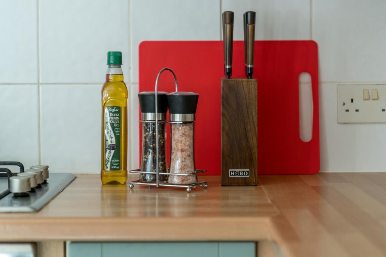 Redhill Surrey 2 Bedroom Pet Friendly Apartment By Sublime Stays ภายนอก รูปภาพ