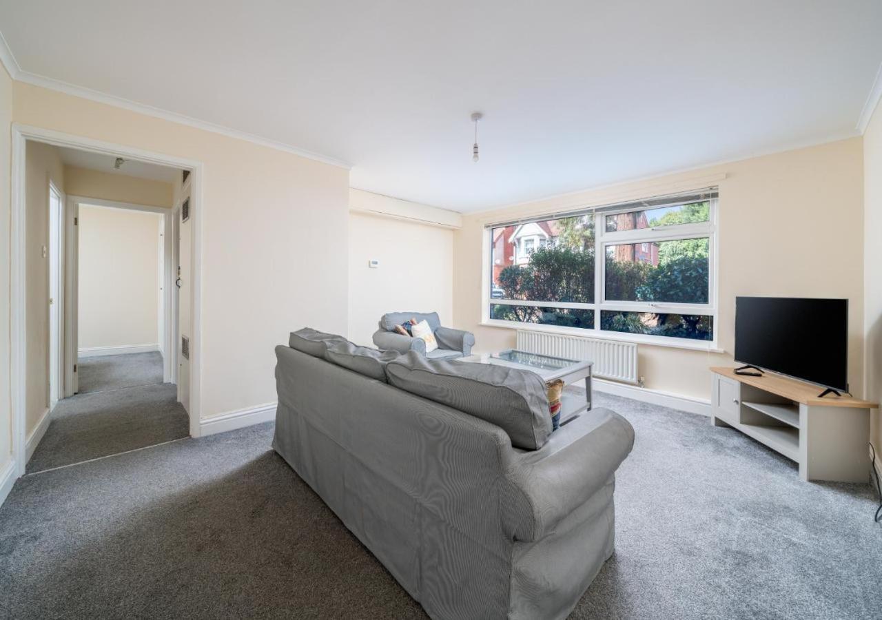 Redhill Surrey 2 Bedroom Pet Friendly Apartment By Sublime Stays ภายนอก รูปภาพ